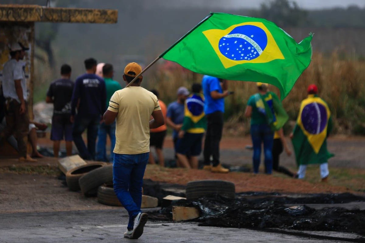 PRF diz que vai à Justiça para liberar vias bloqueadas por caminhoneiros